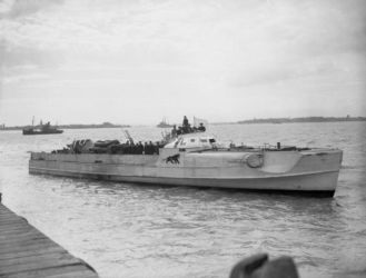 German_E-Boat_S_204_surrenders_at_Felixstowe_on_13_May_1945