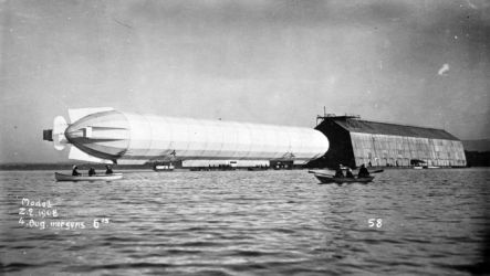 12_LZ-4_Bodamske_jezero_a_hangar